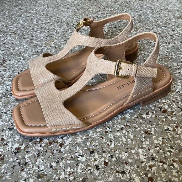 EUC Donald Pliner Dria T-Strap Tan and Gold Sandal (7) - Picture 2 of 12